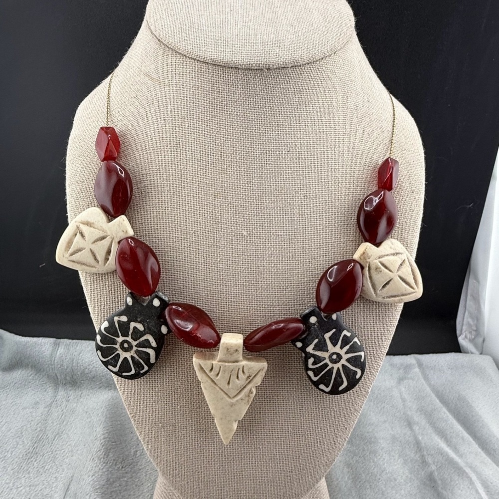 Vintage‎ Chunky Necklace Carved Ceramic Arrowhead Gold Tone Southwestern 20"